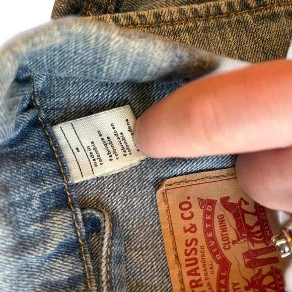 Levi's Classic Denim Trucker Vest for Fall Women’s size M - Picture 6 of 9